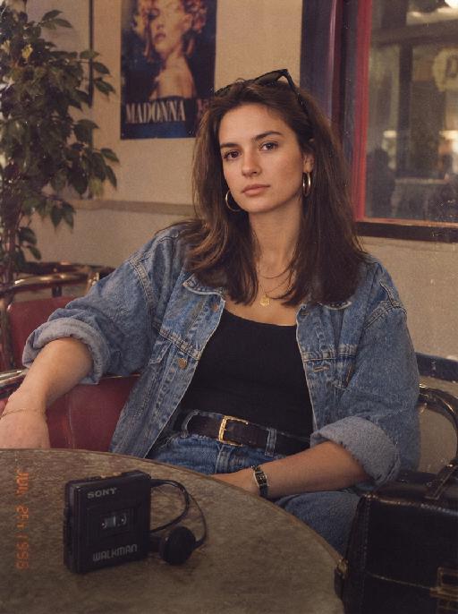 90s Café Girl AI effects generated image